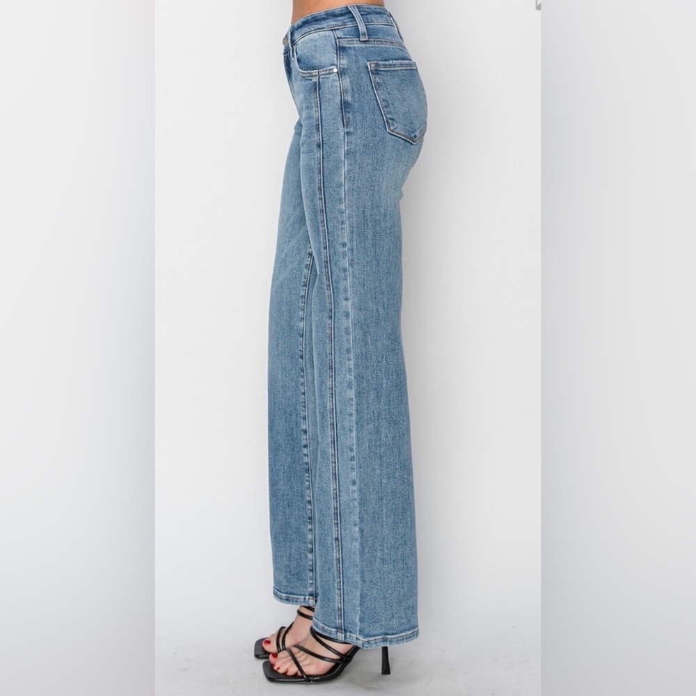 Stylish Blue Mid Rise Straight Leg Jeans for Women Plus Size NWT - Picture 3 of 6